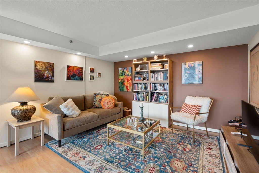 250 Hammond Pond Parkway # 1406N