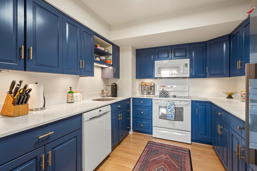 250 Hammond Pond Parkway # 1406N