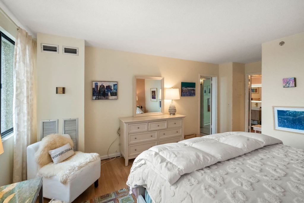 250 Hammond Pond Parkway # 1406N