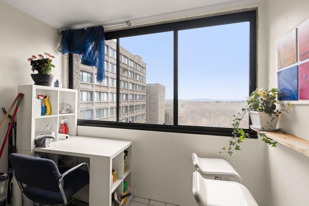 250 Hammond Pond Parkway # 1406N