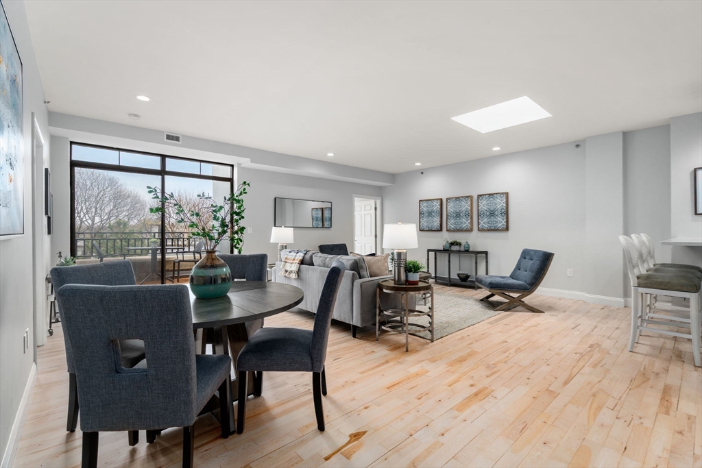 110-112 Cypress St Unit: PH3