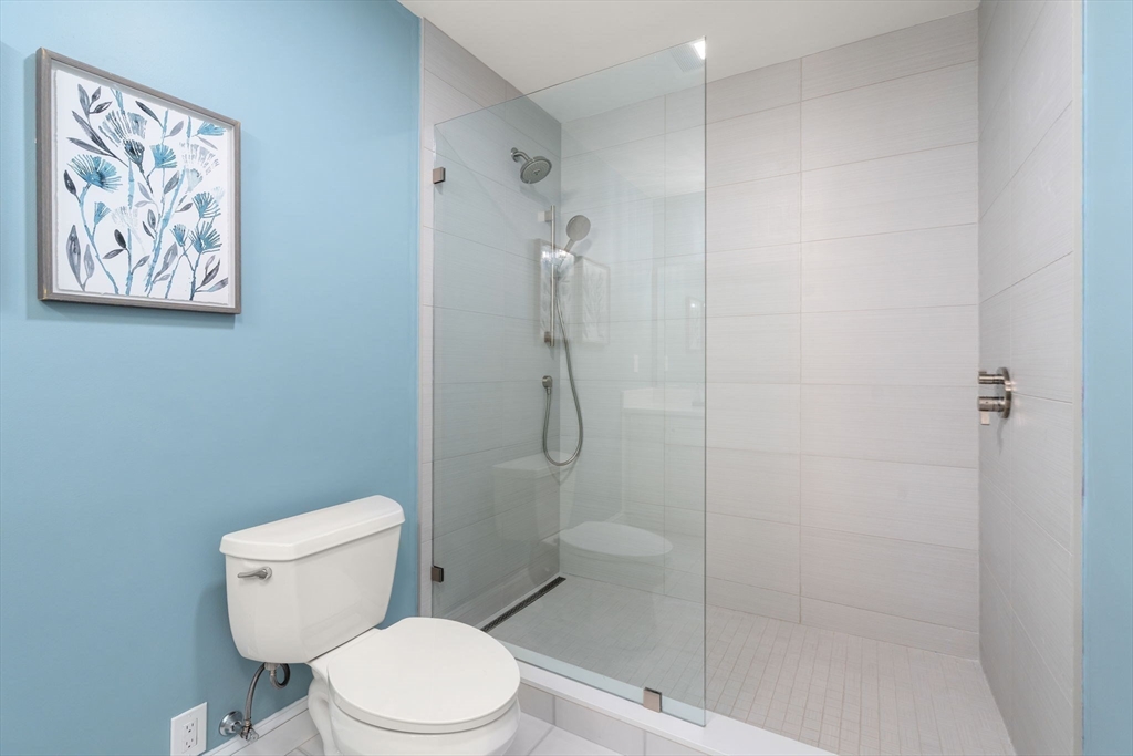 110-112 Cypress St Unit: PH3