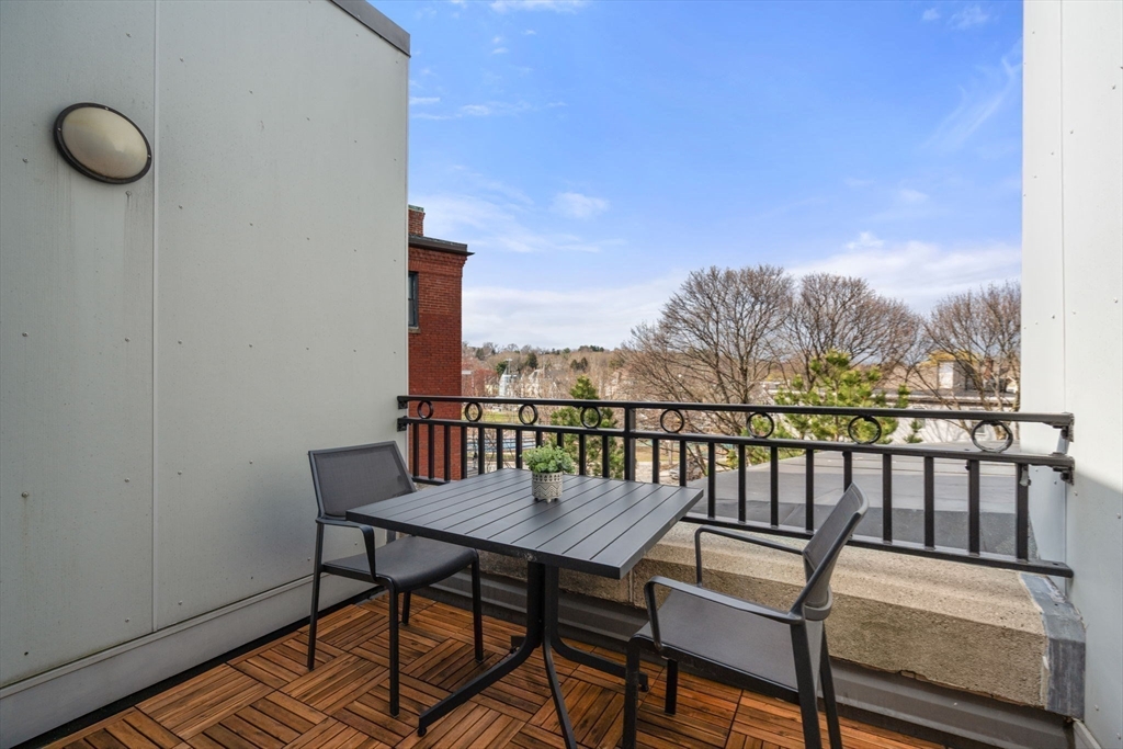 110-112 Cypress St Unit: PH3