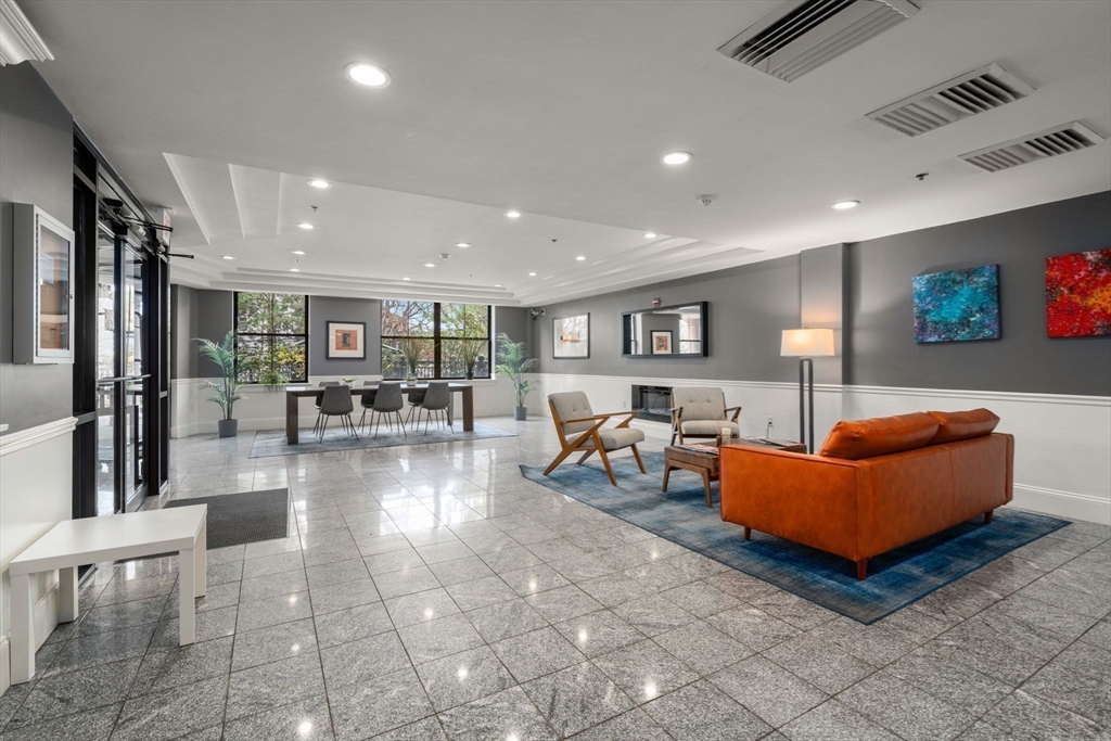 110-112 Cypress St Unit: PH3