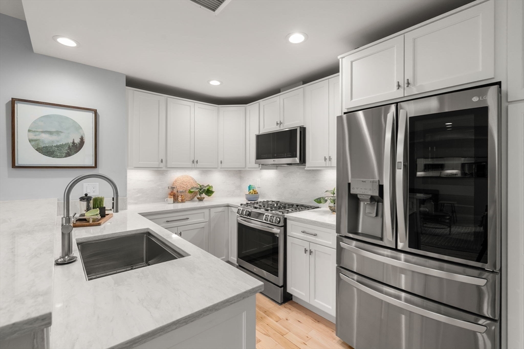 110-112 Cypress St Unit: PH3