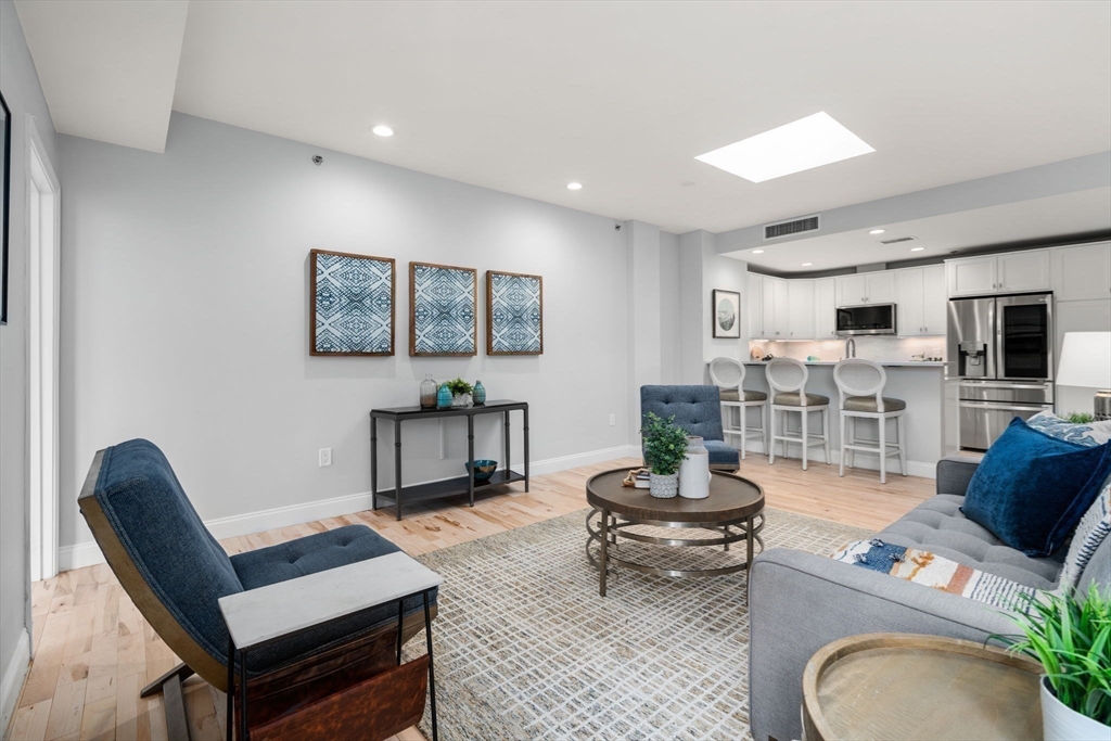 110-112 Cypress St Unit: PH3