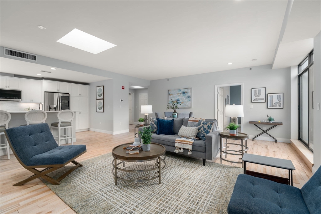110-112 Cypress St Unit: PH3