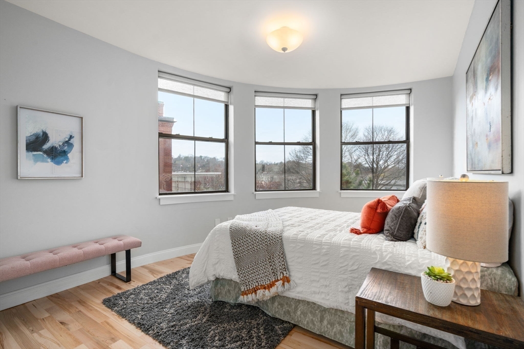 110-112 Cypress St Unit: PH3