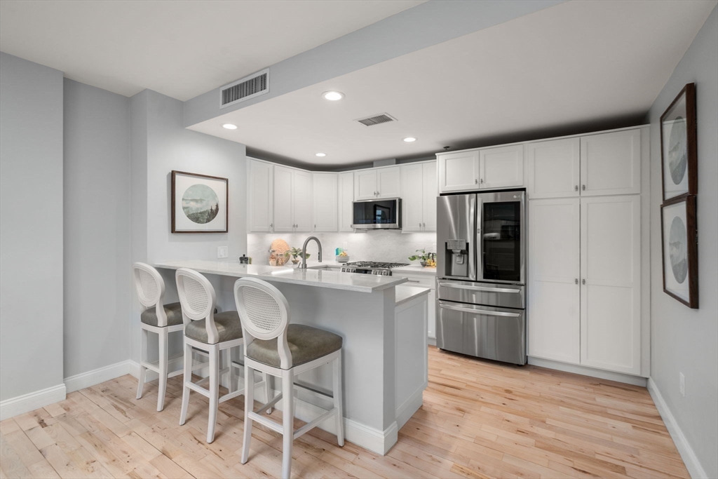 110-112 Cypress St Unit: PH3