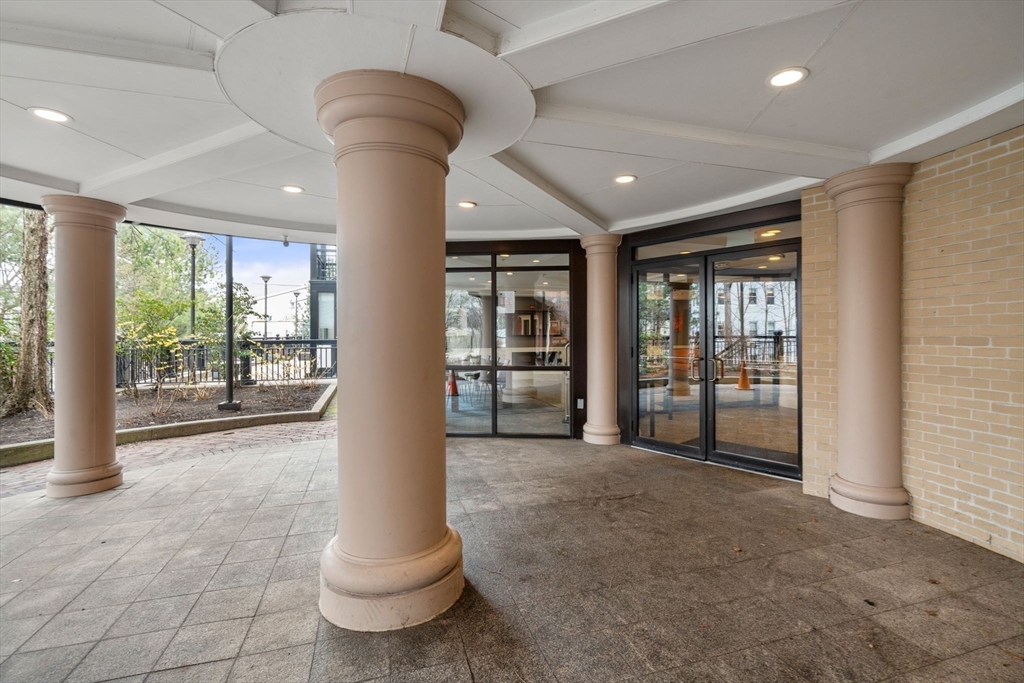 110-112 Cypress St Unit: PH3