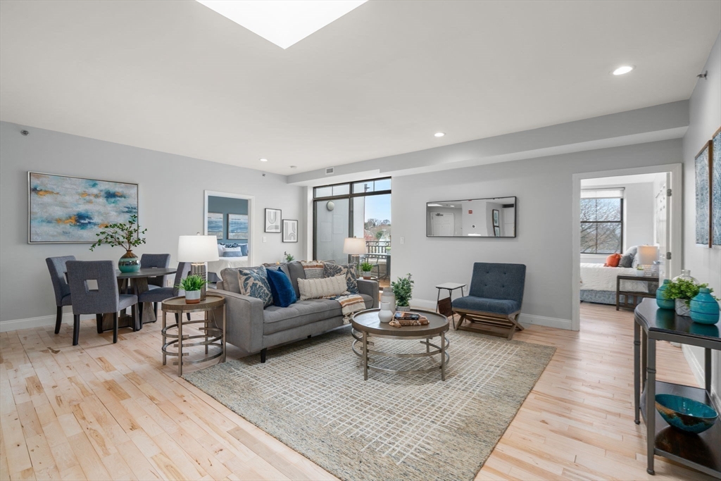 110-112 Cypress St Unit: PH3