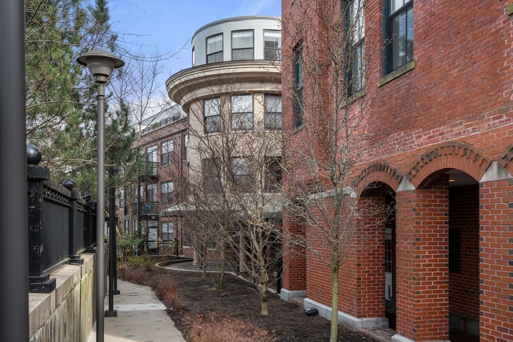 110-112 Cypress St Unit: PH3