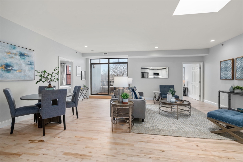110-112 Cypress St Unit: PH3