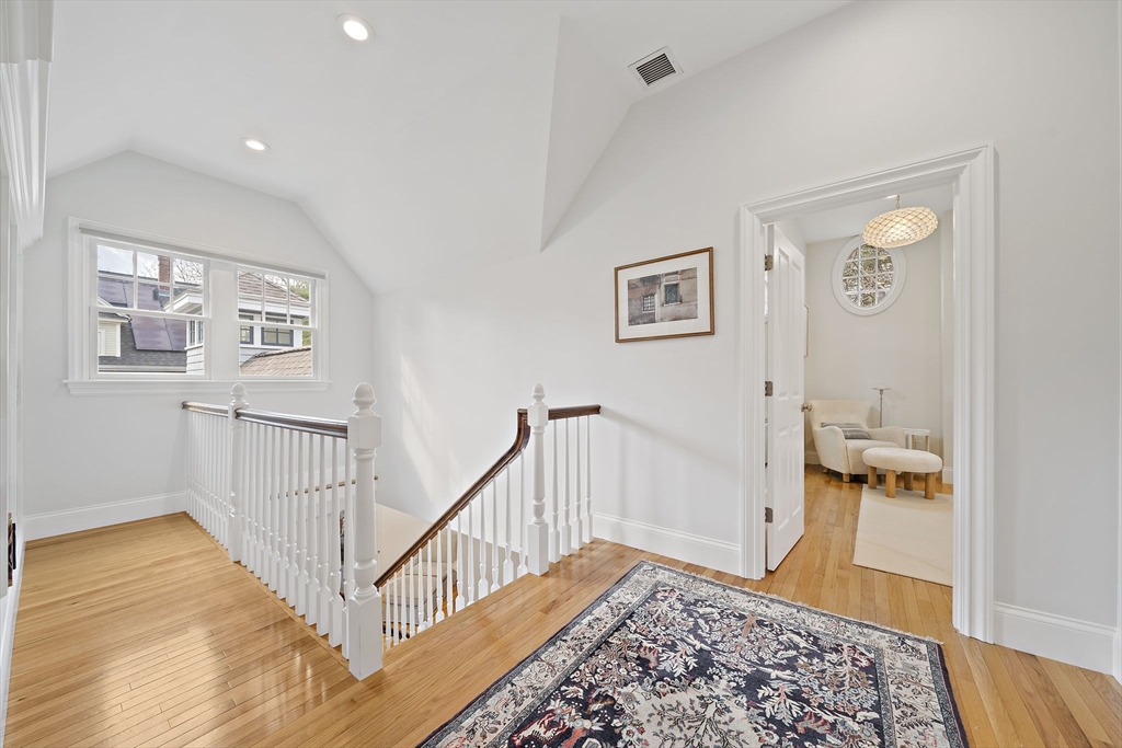 21 Endicott St