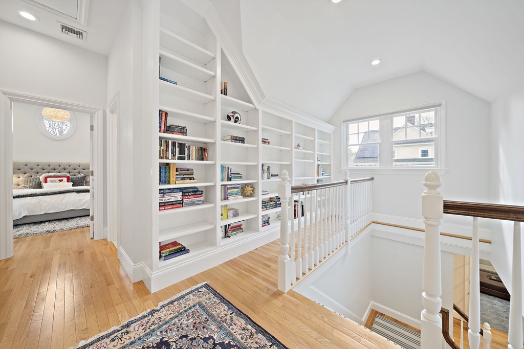 21 Endicott St