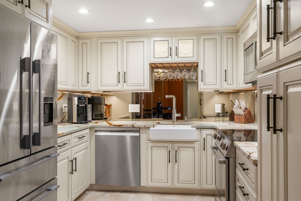 150 Lynnway # 702 Unit: PH-702