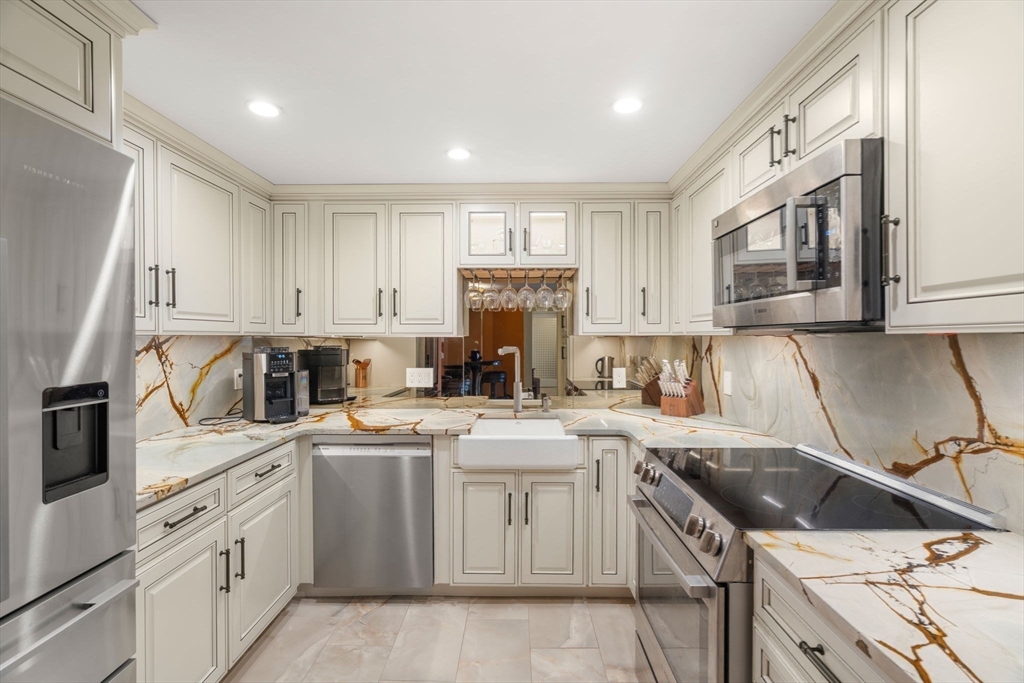 150 Lynnway # 702 Unit: PH-702