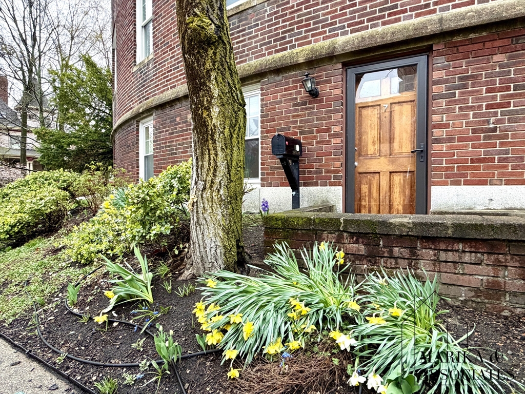 576 Washington Street # 7