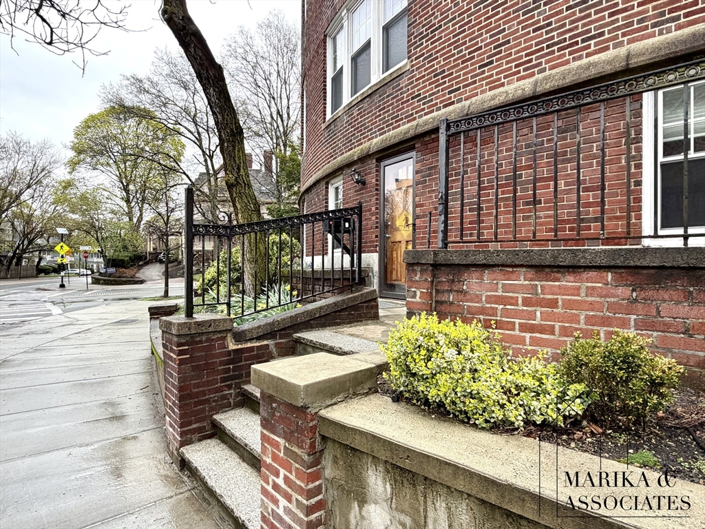576 Washington Street # 7