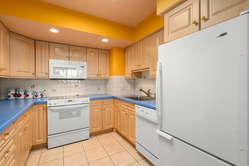 250 Hammond Pond Parkway # 705S