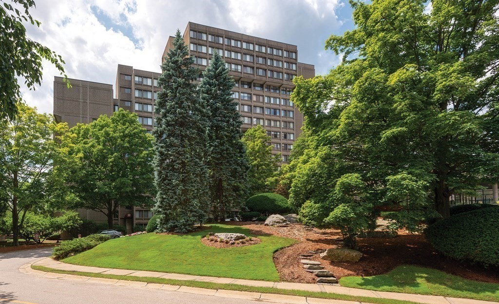 250 Hammond Pond Parkway # 705S