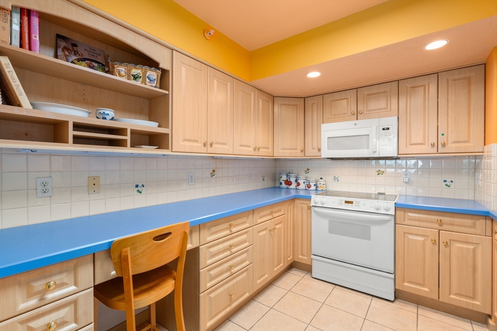 250 Hammond Pond Parkway # 705S