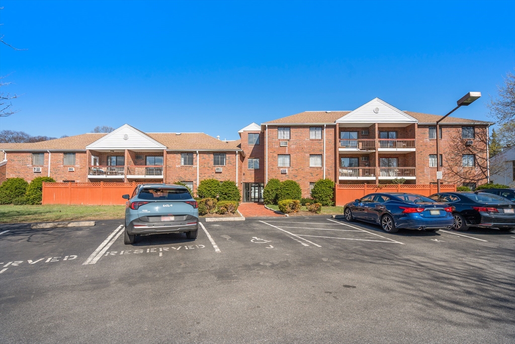 655 Saw Mill Brook Pkwy # 9