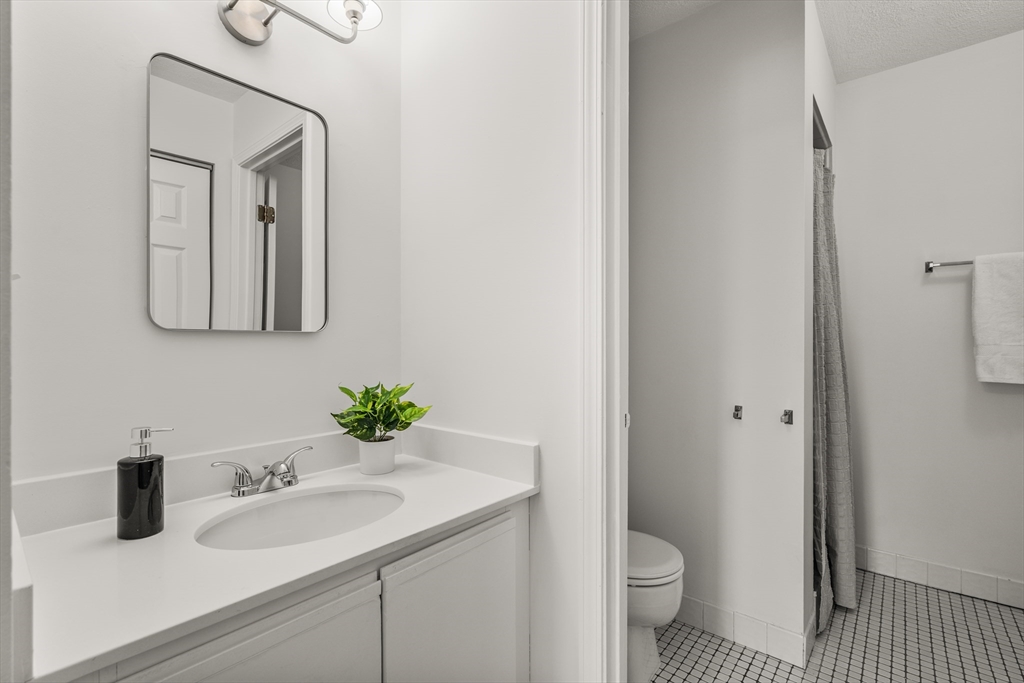 655 Saw Mill Brook Pkwy # 9