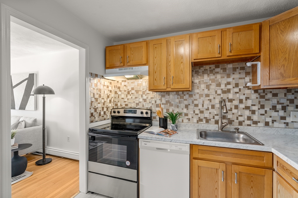655 Saw Mill Brook Pkwy # 9