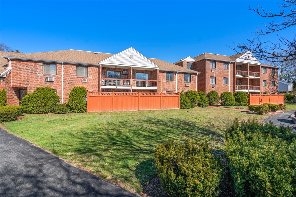 655 Saw Mill Brook Pkwy # 9
