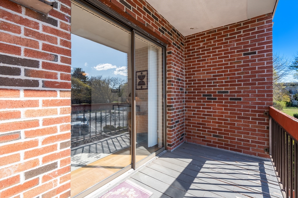 655 Saw Mill Brook Pkwy # 9