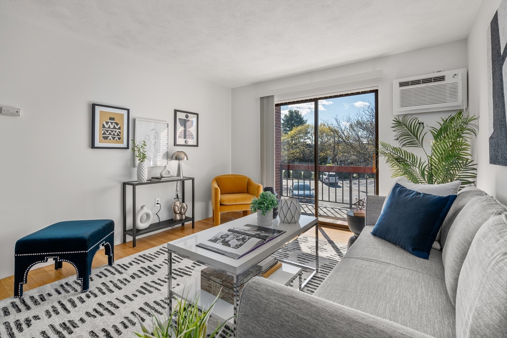 655 Saw Mill Brook Pkwy # 9