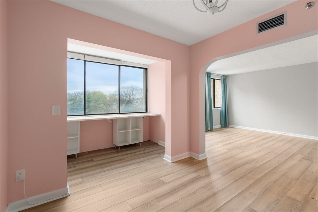 250 Hammond Pond Parkway # 609N