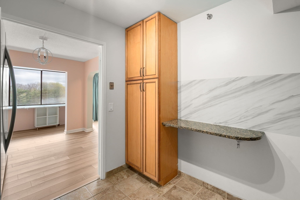 250 Hammond Pond Parkway # 609N