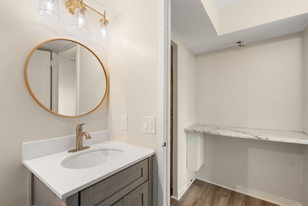 250 Hammond Pond Parkway # 609N