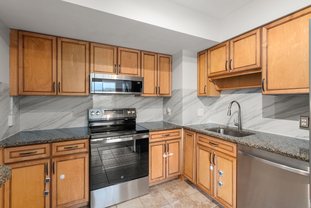 250 Hammond Pond Parkway # 609N