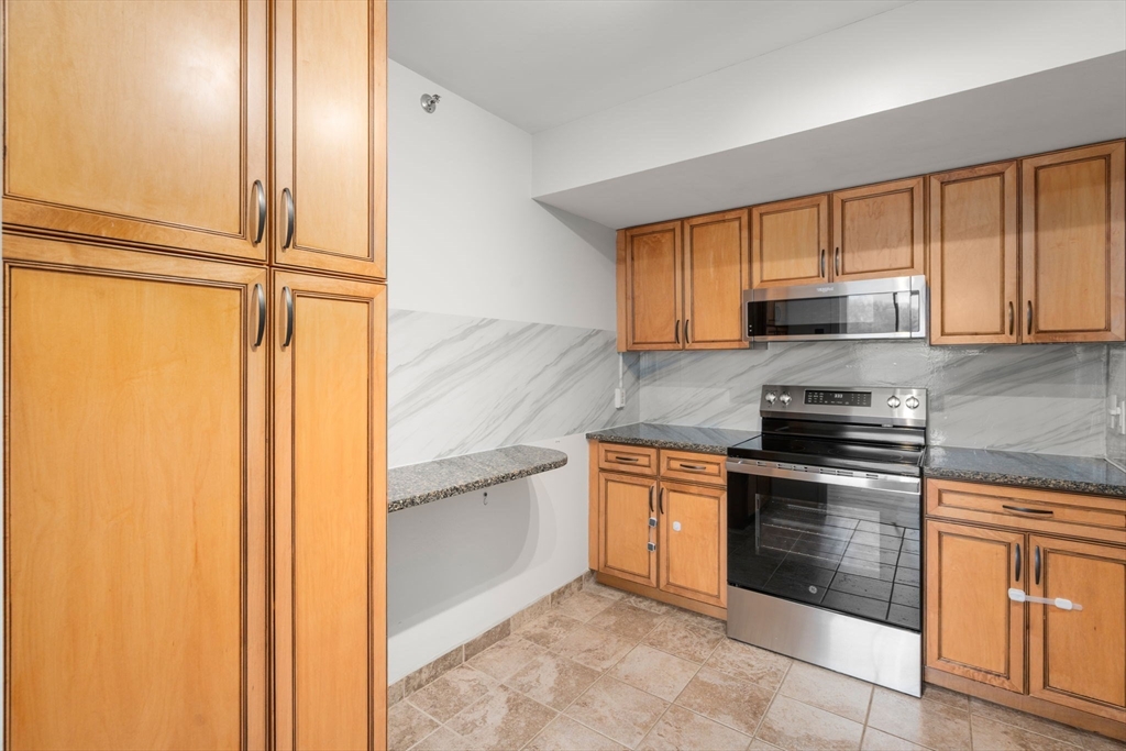 250 Hammond Pond Parkway # 609N