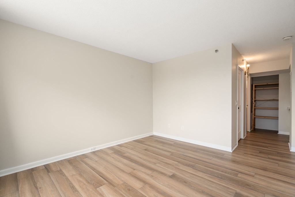 250 Hammond Pond Parkway # 609N