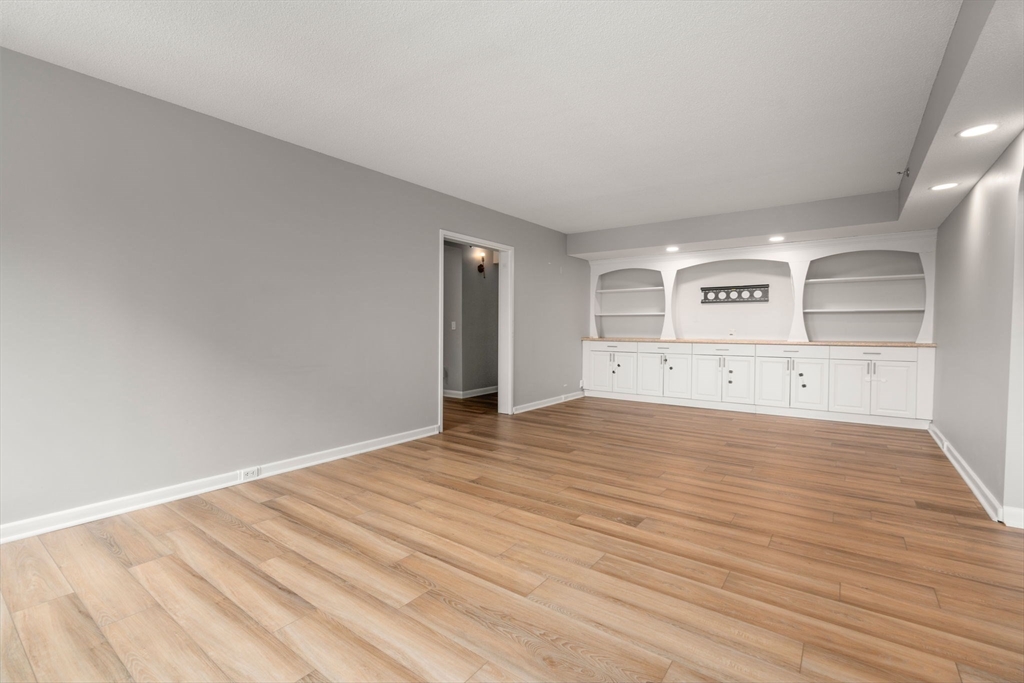 250 Hammond Pond Parkway # 609N