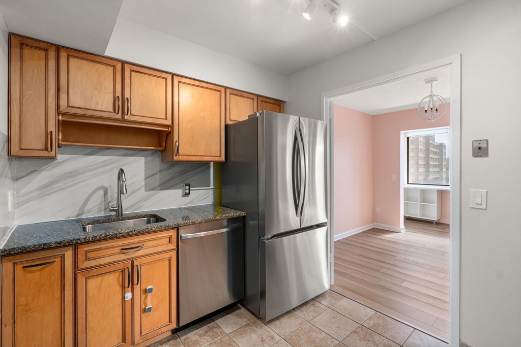 250 Hammond Pond Parkway # 609N