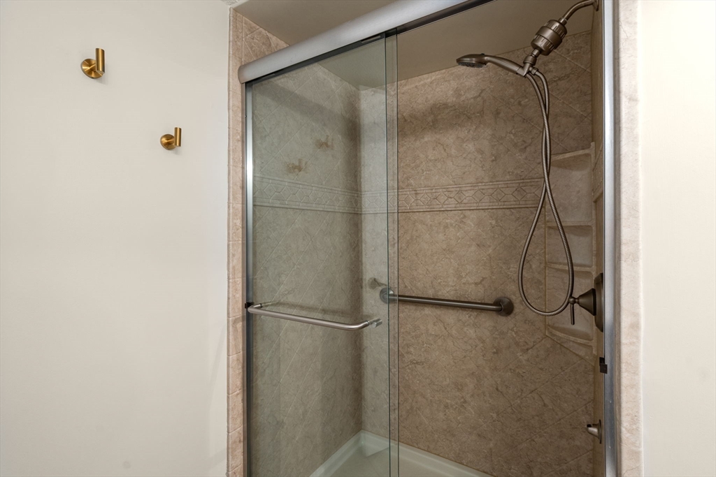 250 Hammond Pond Parkway # 609N