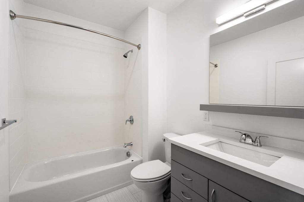 40 Centre St # 205
