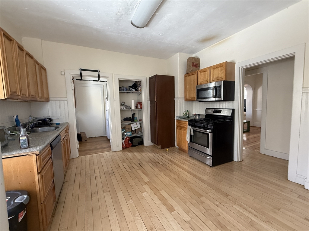 12 Braemore Rd Unit: HS