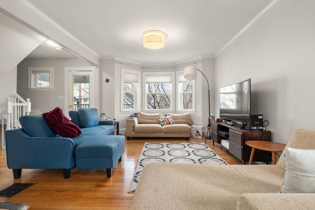 8 Seven Pines Ave # 2