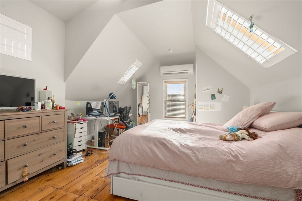 8 Seven Pines Ave # 2
