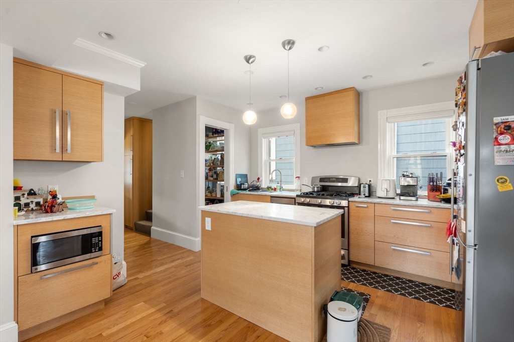 8 Seven Pines Ave # 2