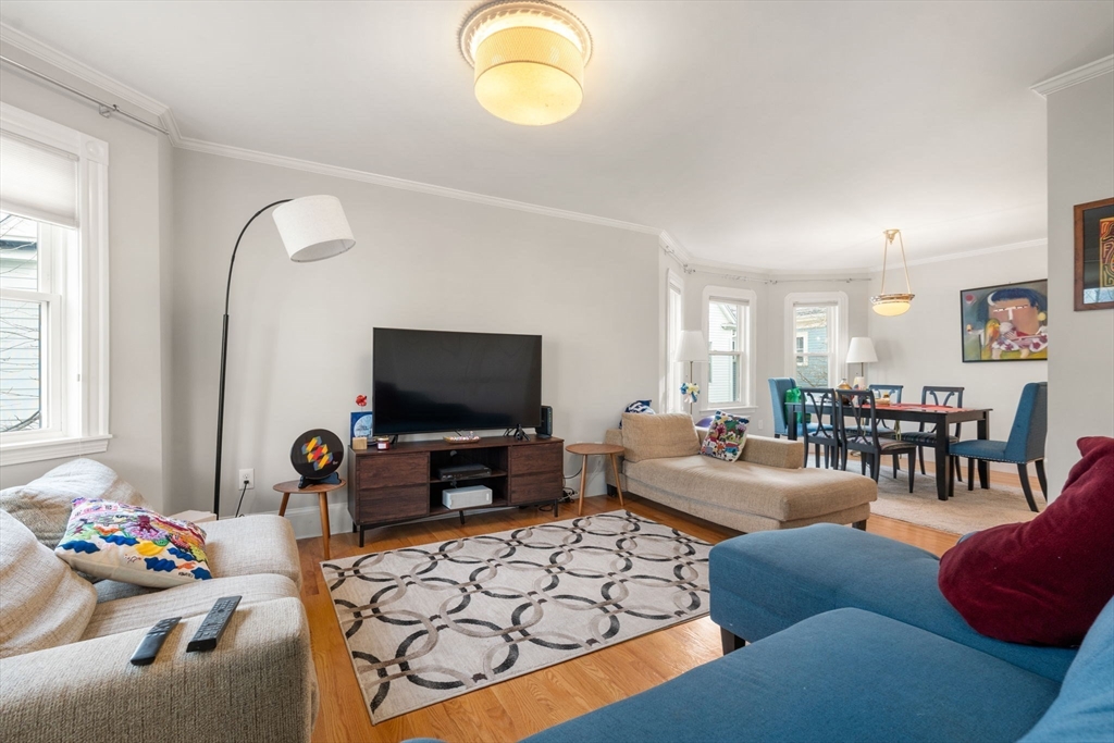8 Seven Pines Ave # 2