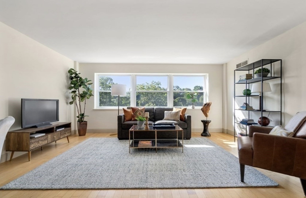 1600 Beacon Street # 808