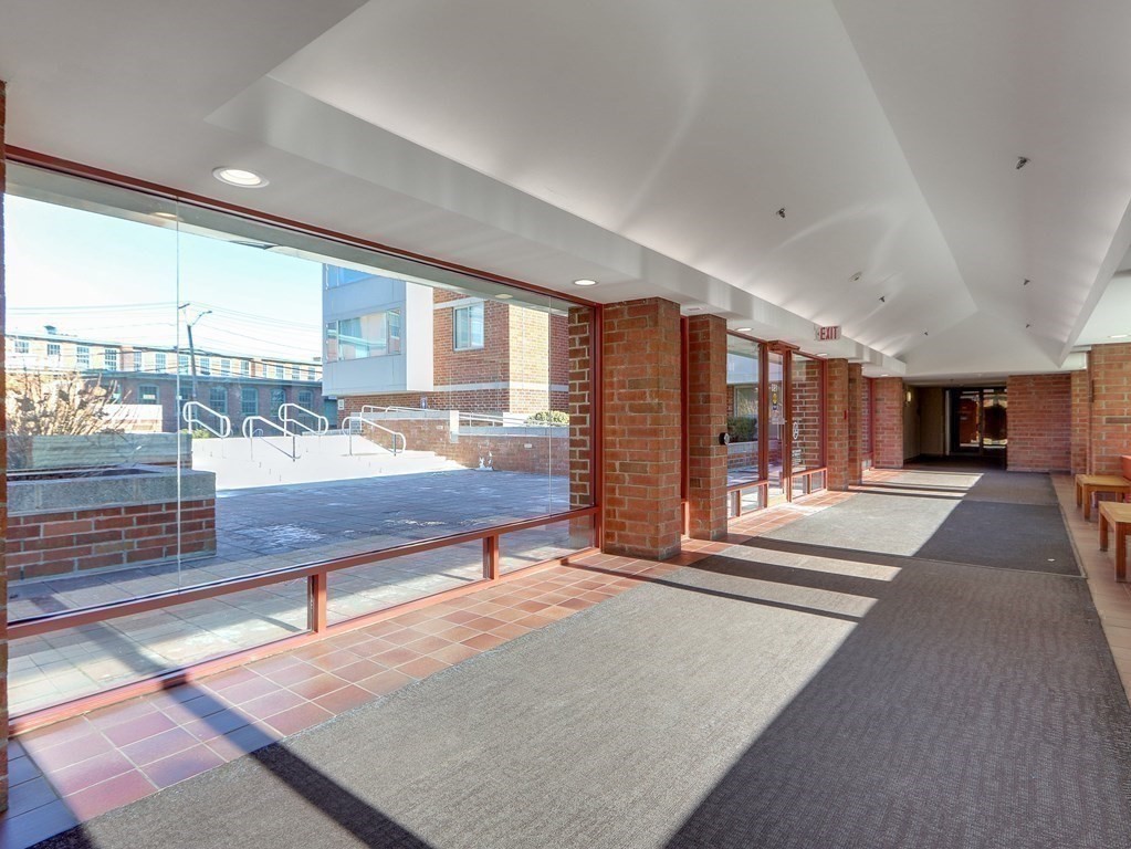 183 Oak Street # 304