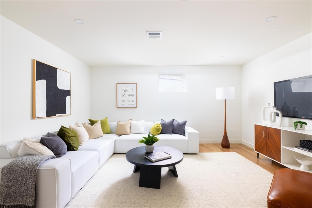 21 Kent Square # 1